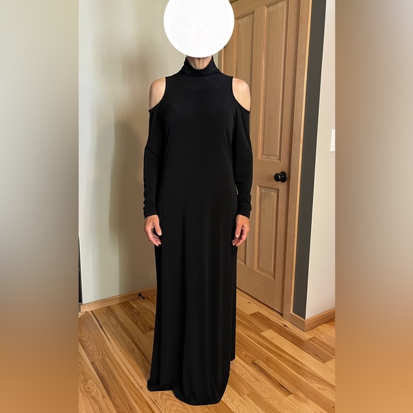 Black cold shoulder maxi dress - Picture 1 of 4